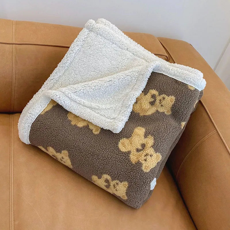 Decorbites™ Kleiner Bär Lamm Plüschdecke, doppellagige warme Fleece-Abdeckung