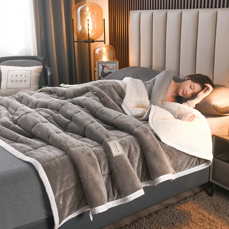 Decorbites™ Kuscheliges Korallen-Fleece 3-Lagiges Bettdecken für Herbst- & Winterwärme