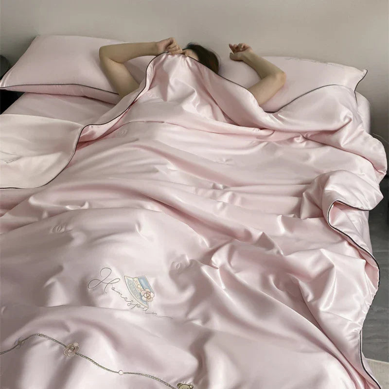 Decorbites™ Eis-Rayon-Sommerdecke: Bären-Blumenstickerei Kühlende Dünne Decke - Antimikrobielle Steppdecke