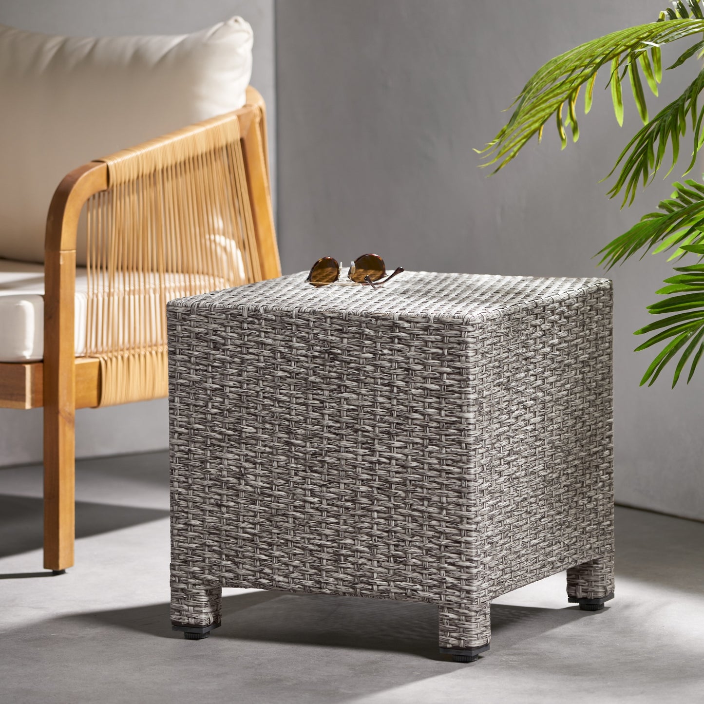 PUERTA ACCENT TABLE