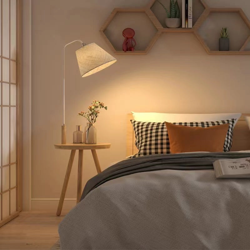 Einfache moderne Stehlampe im Wohnzimmer