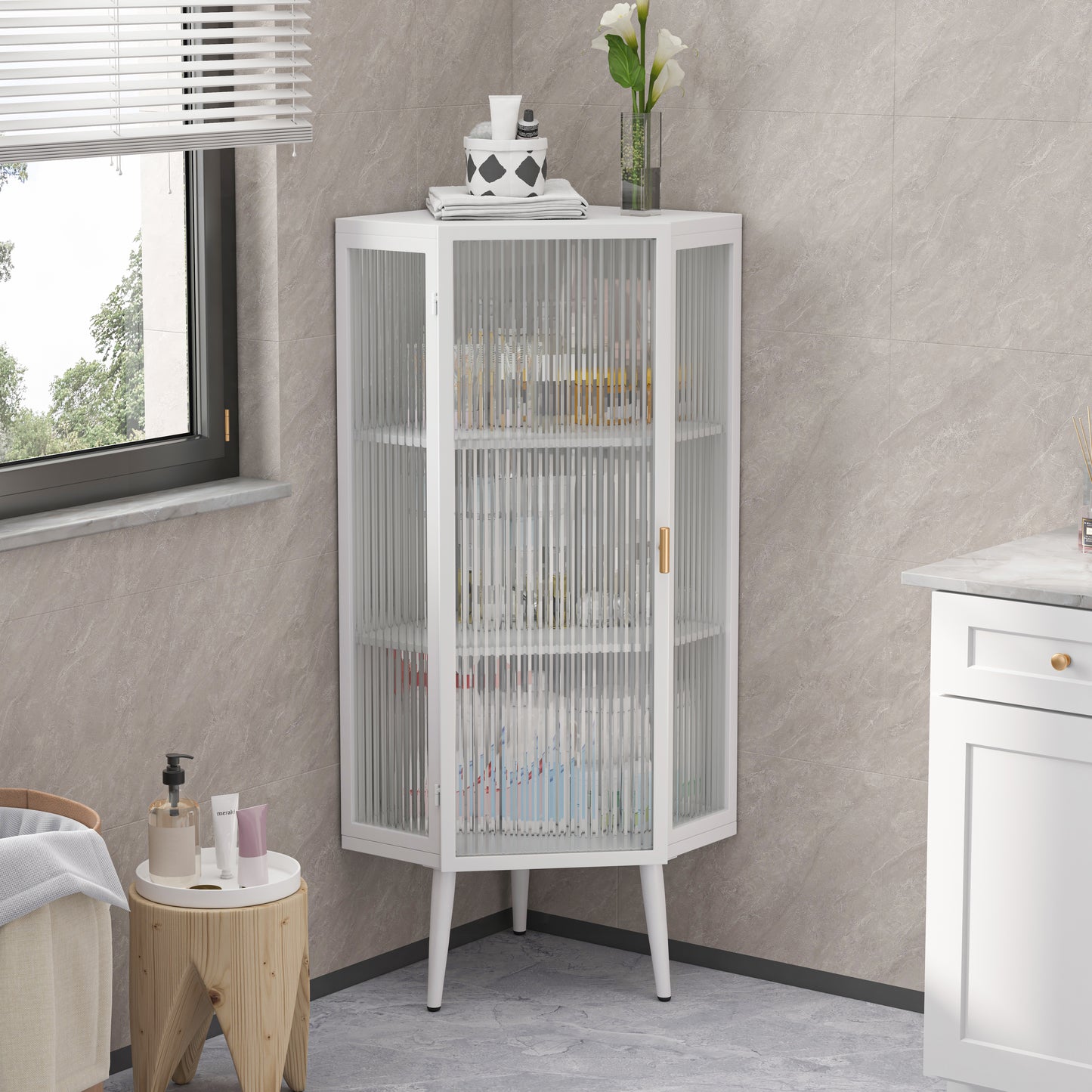 22,25'' Eckschrank für den Boden, drei Ebenen mit gehärteten Glastüren und Stauraumregalen für Badezimmer, Wohnzimmer und Schlafzimmer, weiß