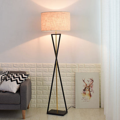 Wohnzimmer Stehlampe Einfaches Sofa Vertikaler Tisch