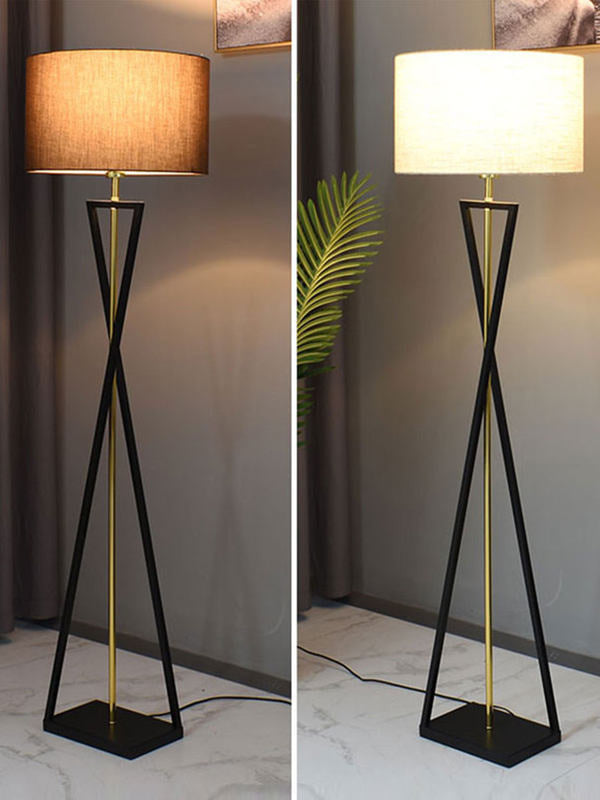 Wohnzimmer Stehlampe Einfaches Sofa Vertikaler Tisch