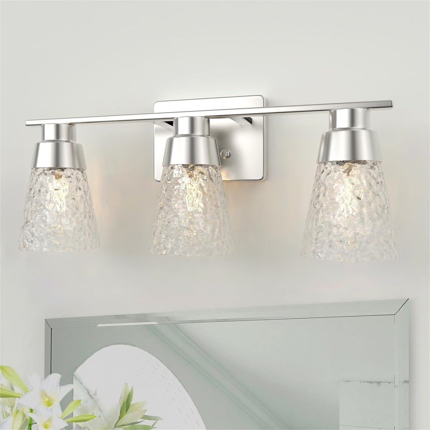 3-lämpige Badezimmer-Wandlampen in gebürstetem Nickel mit klarem gehämmertem Glas-Schirm, 22-Zoll-Badezimmerbeleuchtung über dem Spiegel, für Badezimmer, Dusche und Toilette