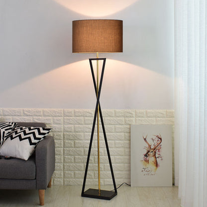 Wohnzimmer Stehlampe Einfaches Sofa Vertikaler Tisch