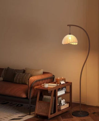 Internet-berühmt und Vintage S-förmige Halbmond-Bodenlampe Silent Wind