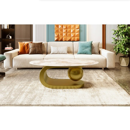 Moderne ovale Couchtisch für das Wohnzimmer, Couchtischplatte aus gesintertem Stein mit Marmor-Muster und goldener Edelstahlbasis in 47,2