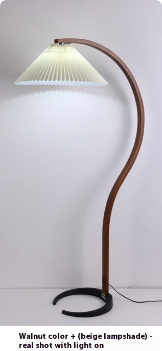 Nordische Stehlampe im Mittelalter-Stil für Schlafzimmer und Sofa