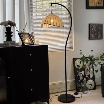 Internet-berühmt und Vintage S-förmige Halbmond-Bodenlampe Silent Wind
