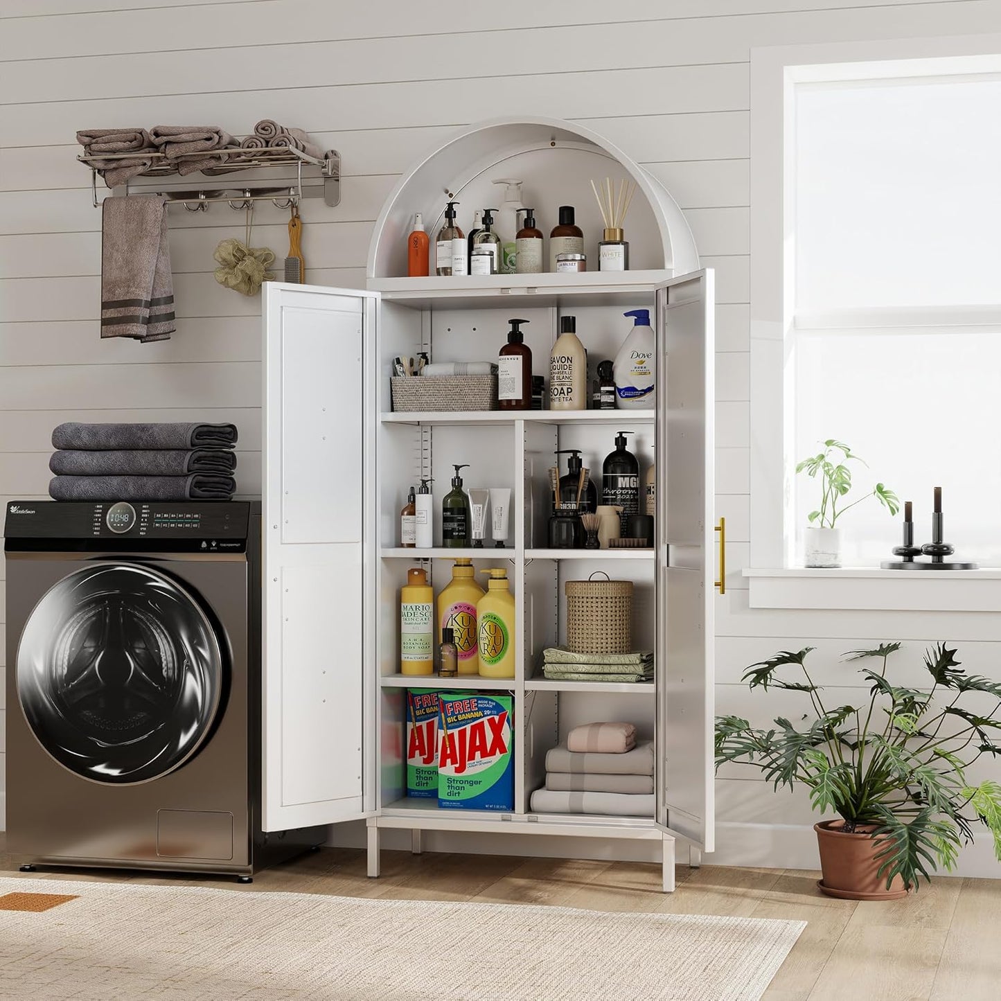 Weißer Küchen-Vorratsschrank, Gebogener Stauraumschrank mit Türen und einstellbaren Regalen, Hoher freistehender Schrank für Wäscheraum, Esszimmer, Wohnzimmer, Badezimmer