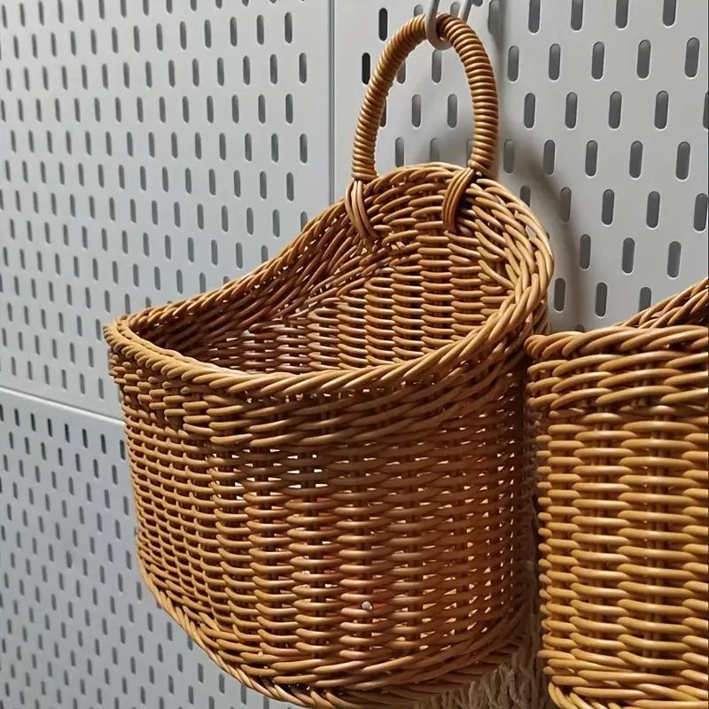 Dreiteiliges Set aus Imitationsrattan Wandmontage-Wandkörben und Kunststoffgeflochtenen Aufhängekörben
