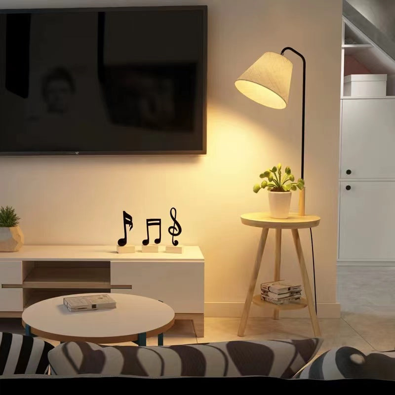 Einfache moderne Stehlampe im Wohnzimmer
