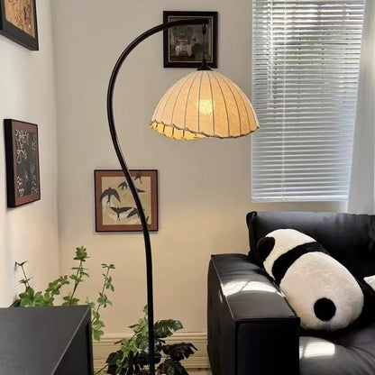 Internet-berühmt und Vintage S-förmige Halbmond-Bodenlampe Silent Wind