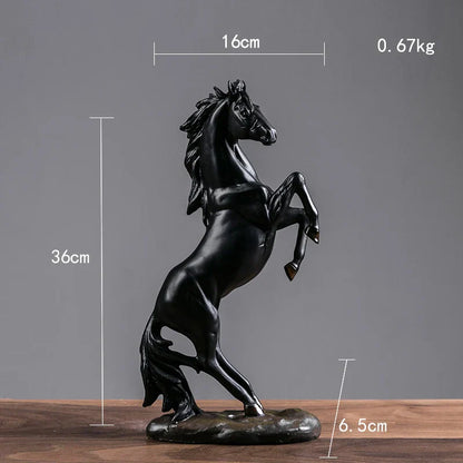 Decorbites™ Pferdestatue: Moderne Kunst Harz-Figur für die Dekoration von Zuhause/Büro, 36 cm Skulptur Regenzierde