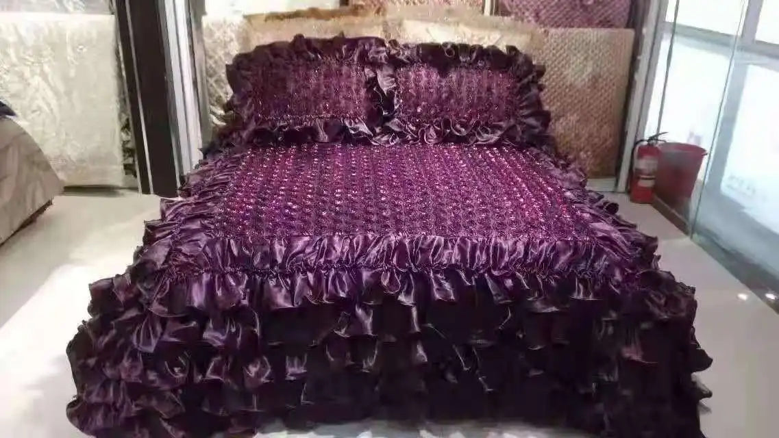DecorBites™ Jacquard Rose Lace Bedding Set, Luxurious European Style, Red & Champagne