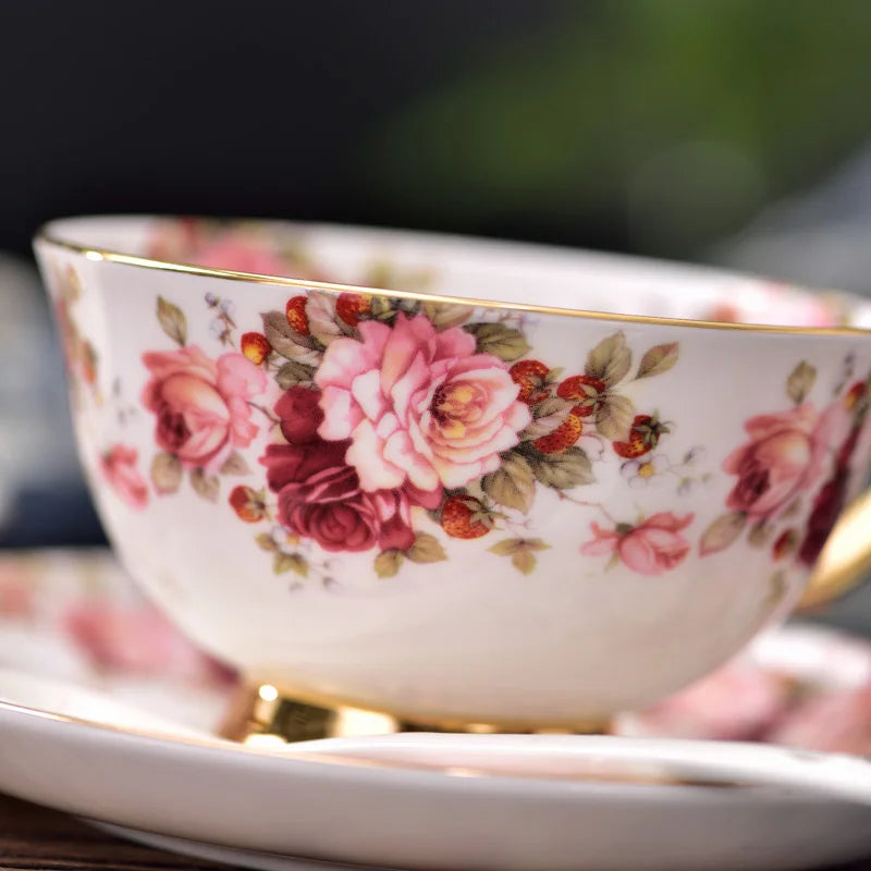 Decorbites™ Elegantes Blumen-Tee-Set - 200 ml Fassungsvermögen Porzellan-Tasse, Untertasse und Löffel