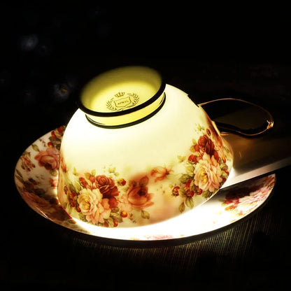 Decorbites™ Elegantes Blumen-Tee-Set - 200 ml Fassungsvermögen Porzellan-Tasse, Untertasse und Löffel