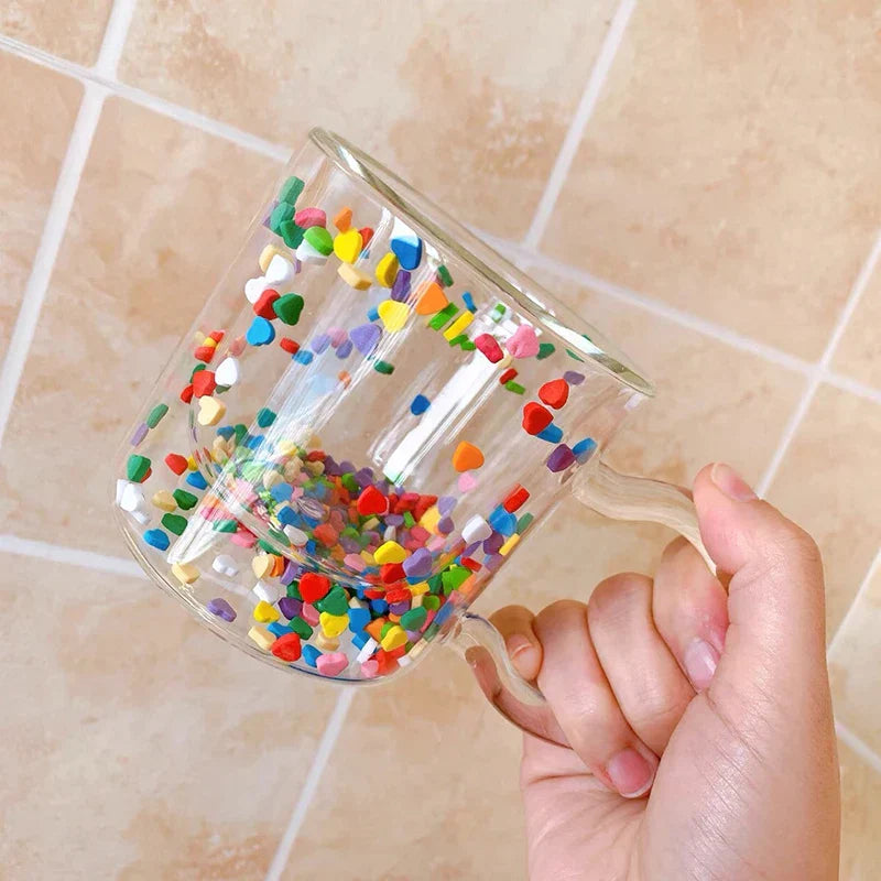 Decorbites™ Herzförmiges Quicksand-Glasbecher: Kreatives und farbenfrohes doppellagiges Trinkgeschirr