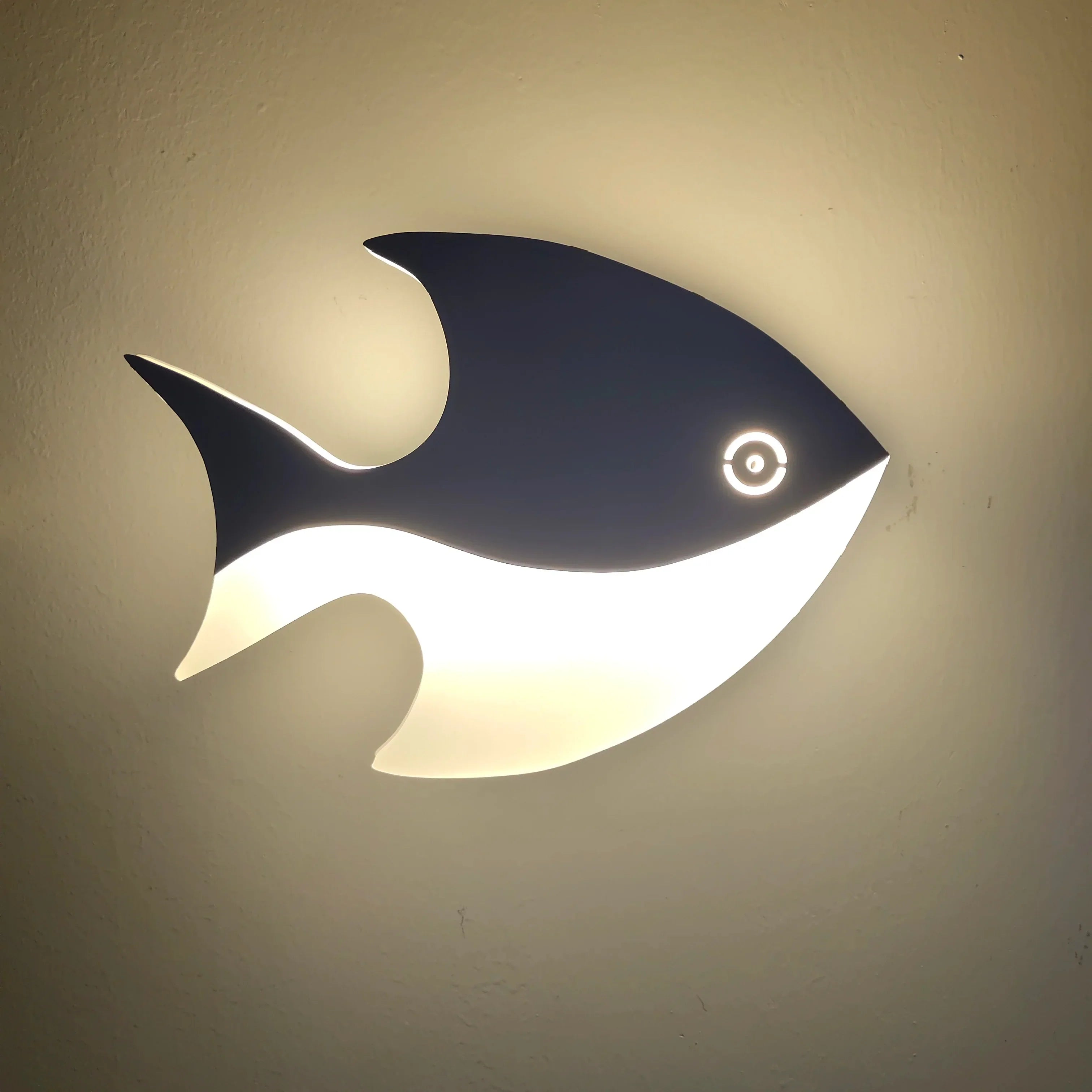 Decorbites™ LED-Wandlampe in Fischform – Modernes, kreatives Acryl-Dekor für Innenräume