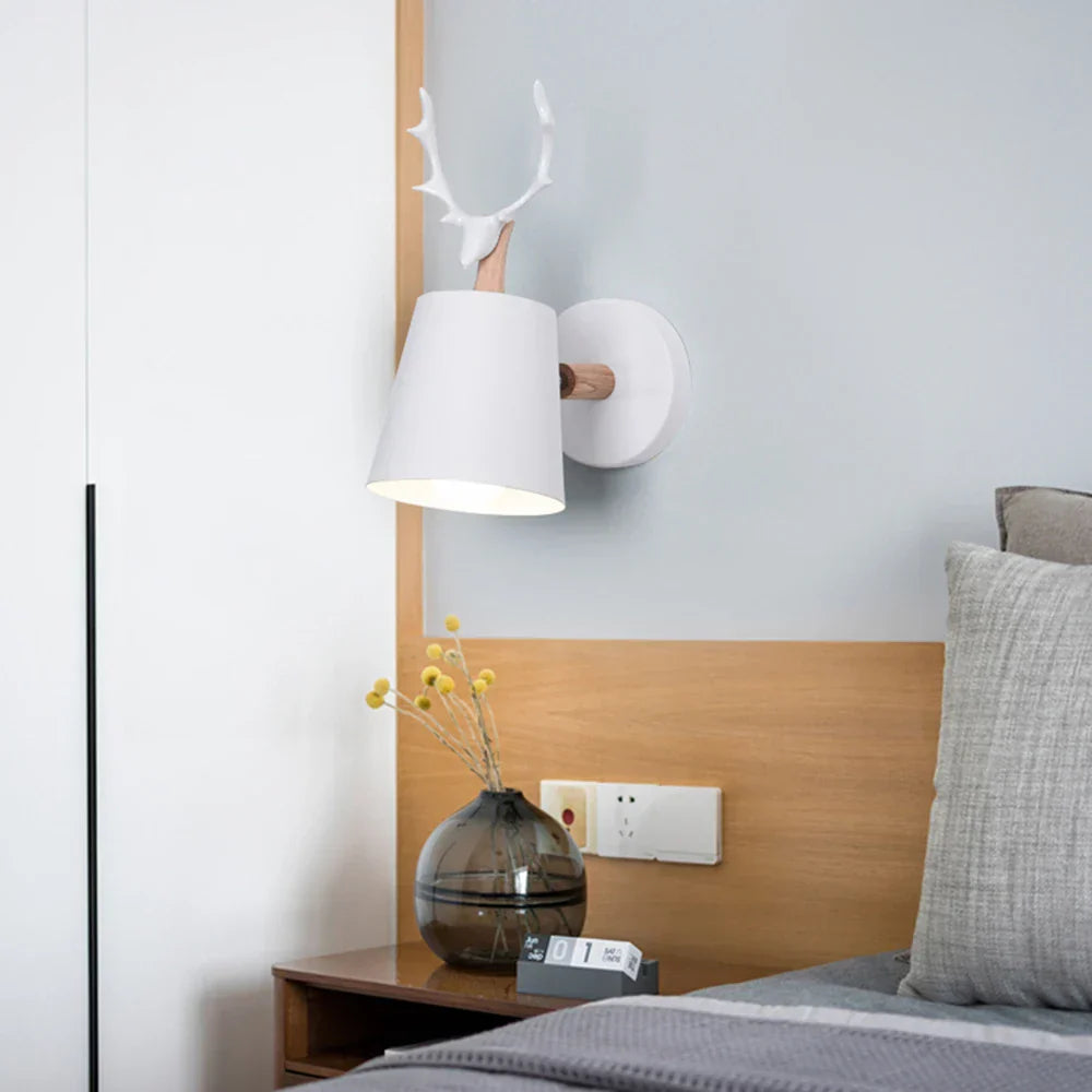 Decorbites™ LED Geweih Wandlampe Bunte Holzschnitzerei Nordisch Vintage Modern Loft Licht