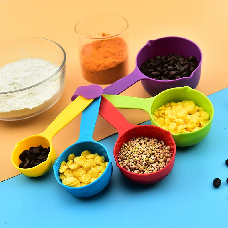 Plastic Measuring Cups Set