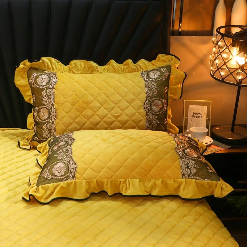 Decorbites™ Kristall-Samt-Bettüberwurf-Set mit super weicher Steppung & Spitzen-Bettrock