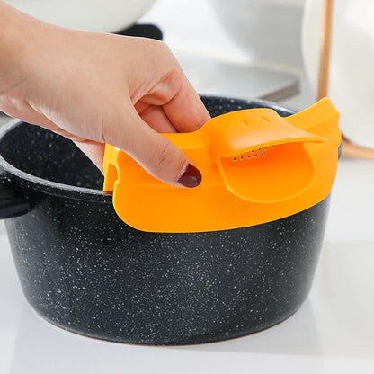 DecorBites™ Duck Beak Funnel Liquid Deflector Kitchen Tool - Leakproof Pouring Nozzle