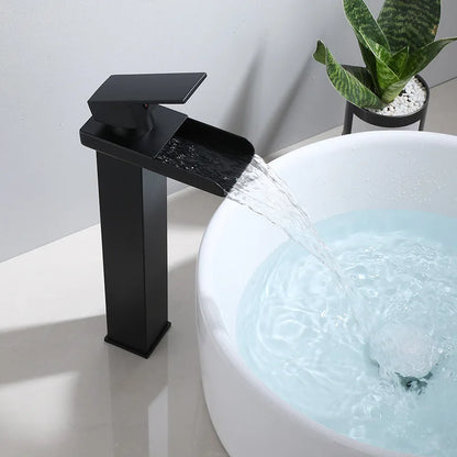 Decorbites™ Gold Wasserfall Beckenarmatur: Messing Badezimmer Mischbatterie, Heiß-Kalt Waschbeckenarmatur