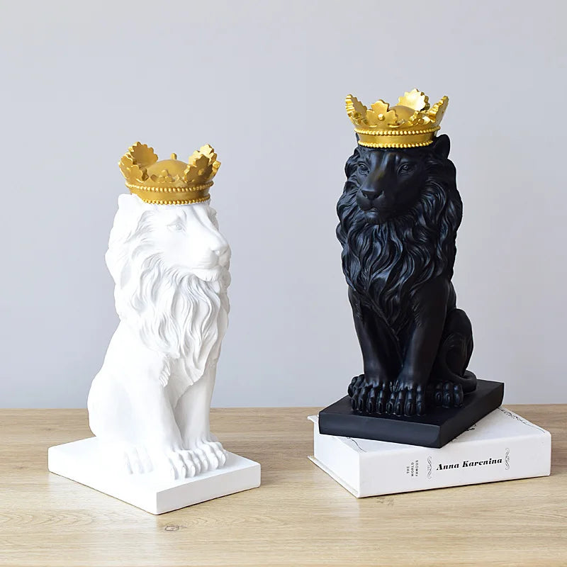 Decorbites™ Goldene Krone Löwenkönig Statue 17 cm Höhe Nordische Handwerkskunst Dekoration für Zuhause und Büro