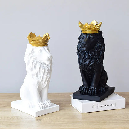 Decorbites™ Goldene Krone Löwenkönig Statue 17 cm Höhe Nordische Handwerkskunst Dekoration für Zuhause und Büro
