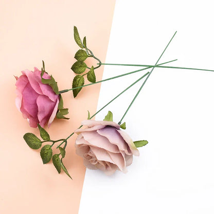 Decorbites™ Eisen-Draht-Rosen-Blätter-Künstliche-Blumen-Stange-Dekoration für Hochzeit Zuhause Bastelarbeiten