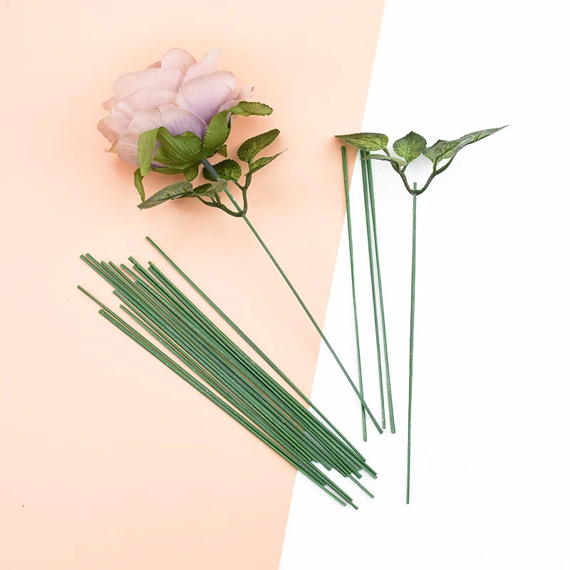 Decorbites™ Eisen-Draht-Rosen-Blätter-Künstliche-Blumen-Stange-Dekoration für Hochzeit Zuhause Bastelarbeiten