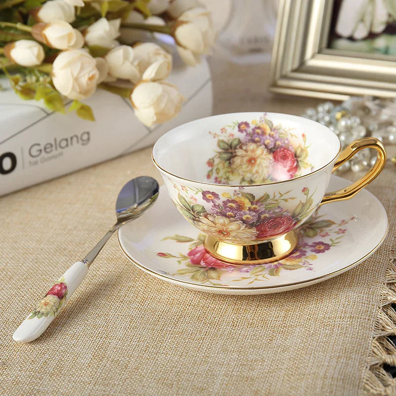 Decorbites™ Elegantes Blumenmuster Knochenporzellan-Teetassenservice 200 ml – Premium Porzellan-Teetasse, Untertasse und Löffel