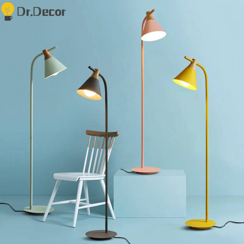 Decorbites™ Eisen-Makronen-Bodenleuchte: Moderne LED-Holz-Hochleuchte für das Wohnzimmer