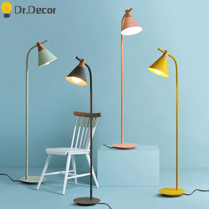 Decorbites™ Eisen-Makronen-Bodenleuchte: Moderne LED-Holz-Hochleuchte für das Wohnzimmer