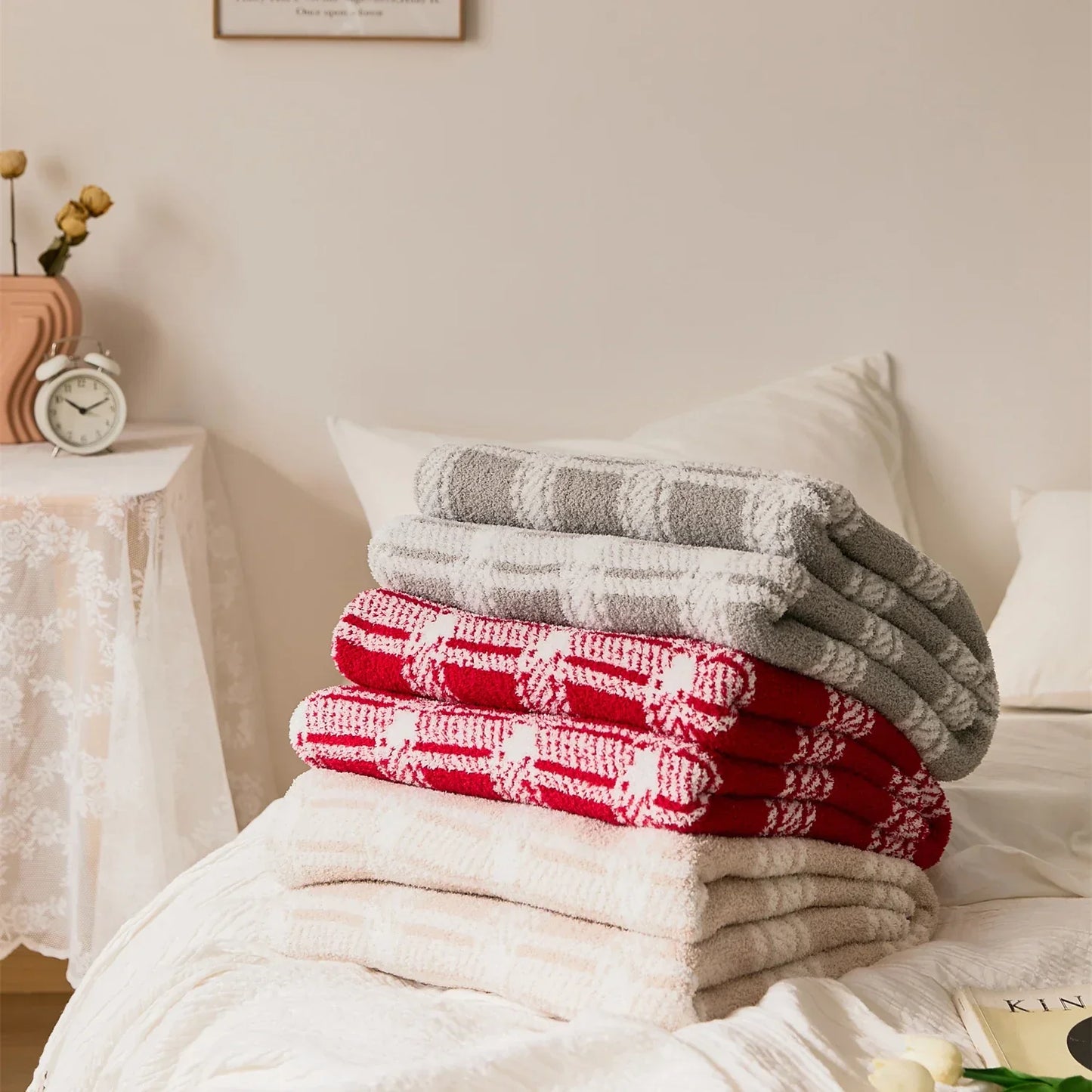 Decorbites™ Flauschiger Streifen-Karo-Decke: Gemütliche Mikrofaser-Heimdekoration