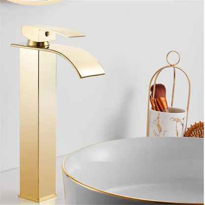 Decorbites™ Gold Wasserfall Beckenarmatur: Messing Badezimmer Mischbatterie, Heiß-Kalt Waschbeckenarmatur