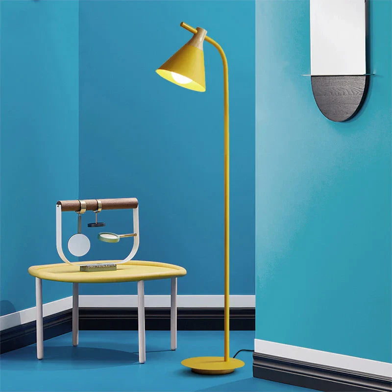Decorbites™ Eisen-Makronen-Bodenleuchte: Moderne LED-Holz-Hochleuchte für das Wohnzimmer
