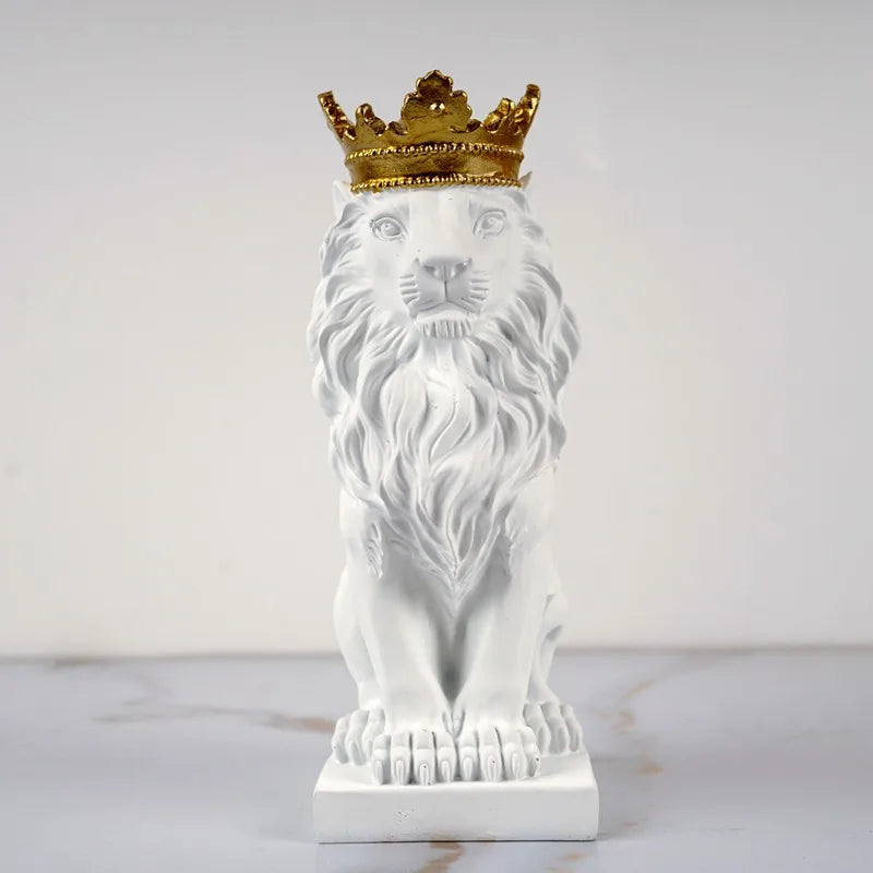 Decorbites™ Goldene Krone Löwenkönig Statue 17 cm Höhe Nordische Handwerkskunst Dekoration für Zuhause und Büro