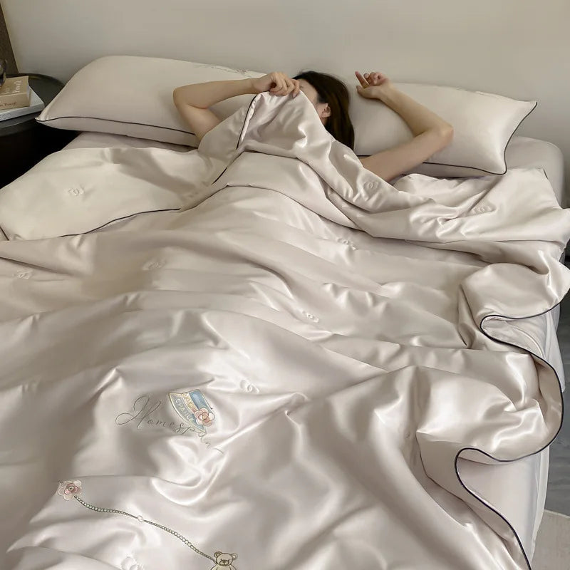 Decorbites™ Eis-Rayon-Sommerdecke: Bären-Blumenstickerei Kühlende Dünne Decke - Antimikrobielle Steppdecke