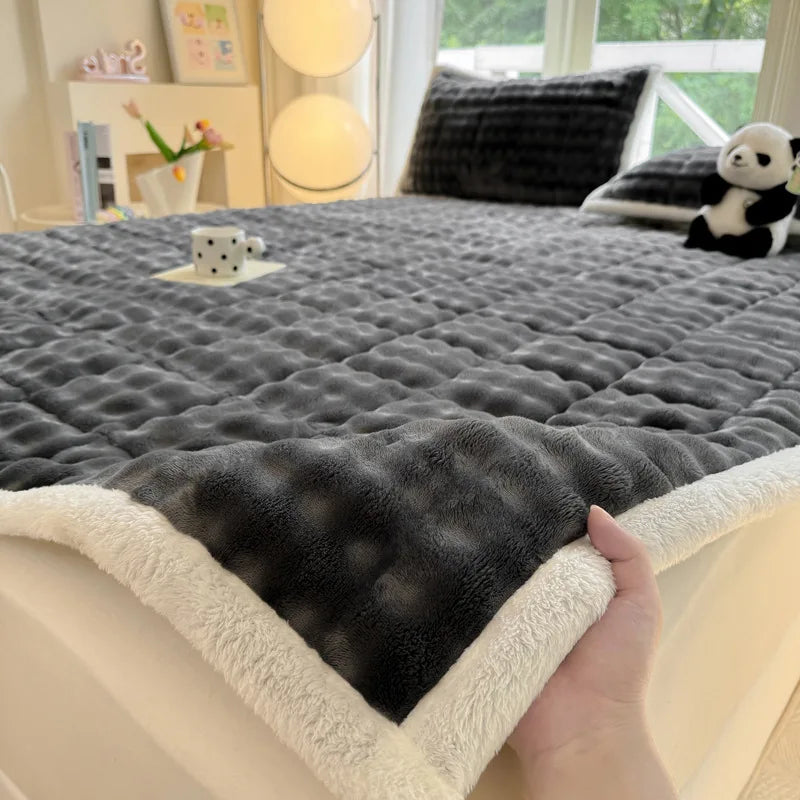 DecorBites™ Cozy Faux Rabbit Fur Quilted Mattress: Super Soft Warm Tatami Mat for Home