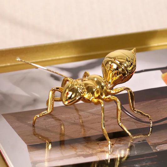 Decorbites™ Goldene Ameise Metallskulptur Figur Heimdekoration Insektornament