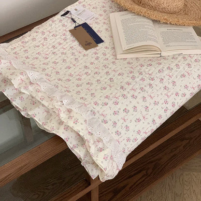Decorbites™ Koreanische Prinzessin Floral-Spitze Rüschen-Bettüberwurf-Set mit 100% Baumwollsteppung