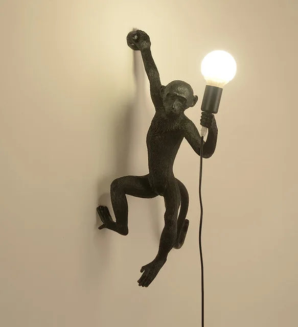 Decorbites™ 3-Affen-Hängeleuchter - Schwarz-weißes Harz - Hochwertige Innen-LED-Dekoration