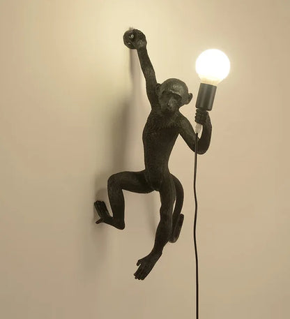Decorbites™ 3-Affen-Hängeleuchter - Schwarz-weißes Harz - Hochwertige Innen-LED-Dekoration