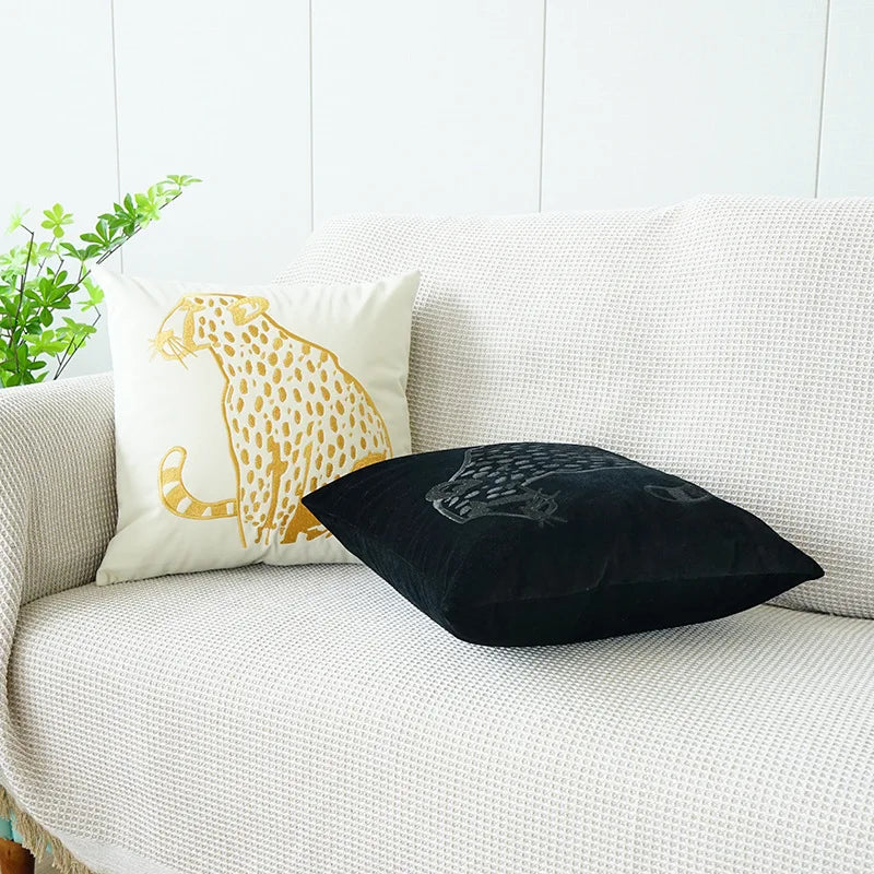 Decorbites™ Goldener Leopard Samt Kissenbezug 45x45 cm Luxuriöser Bestickter Tierpolsterbezug