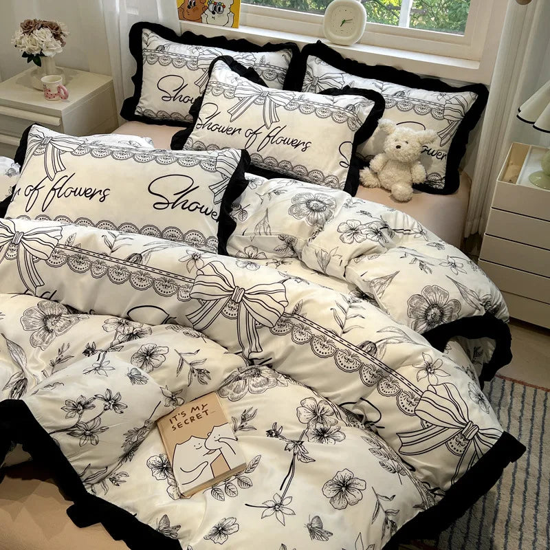Decorbites™ Korean Black White Hepburn Style Bettwäsche-Set mit Spitzen-Spannbettlaken-Set