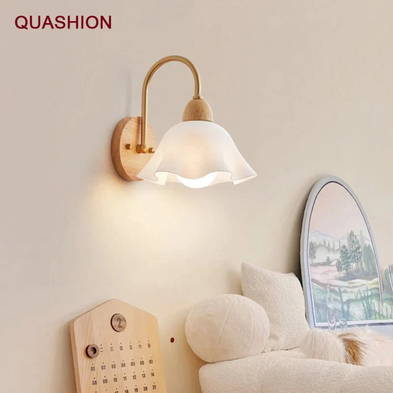 Decorbites™-Creme-LED-Holzblumen-Wandlampe, moderne Nachttischleselampe für das Schlafzimmer