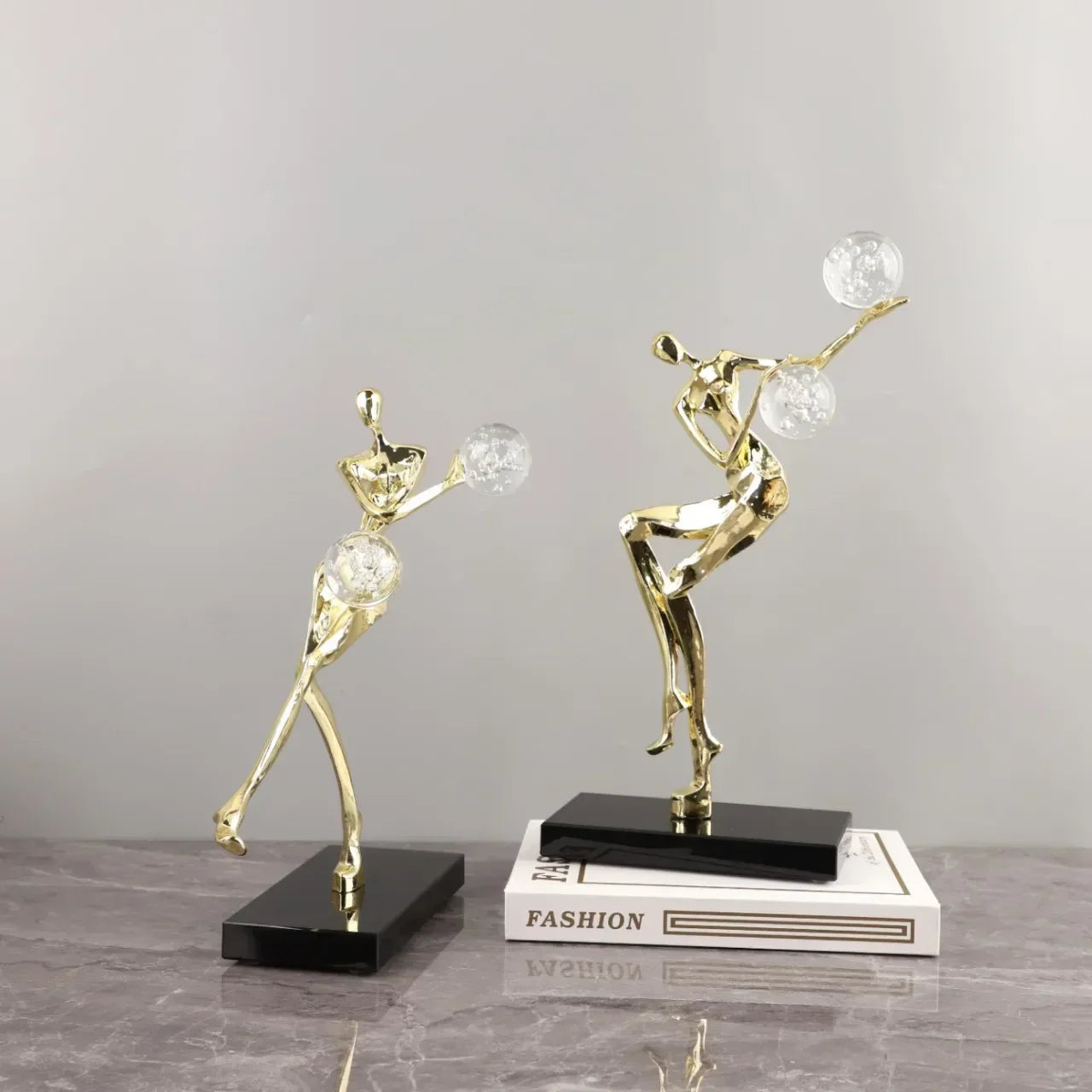 Decorbites™ Goldener Mann Tanzende Kristallkugel Akrobatik-Skulptur-Figur zur Heimdekoration